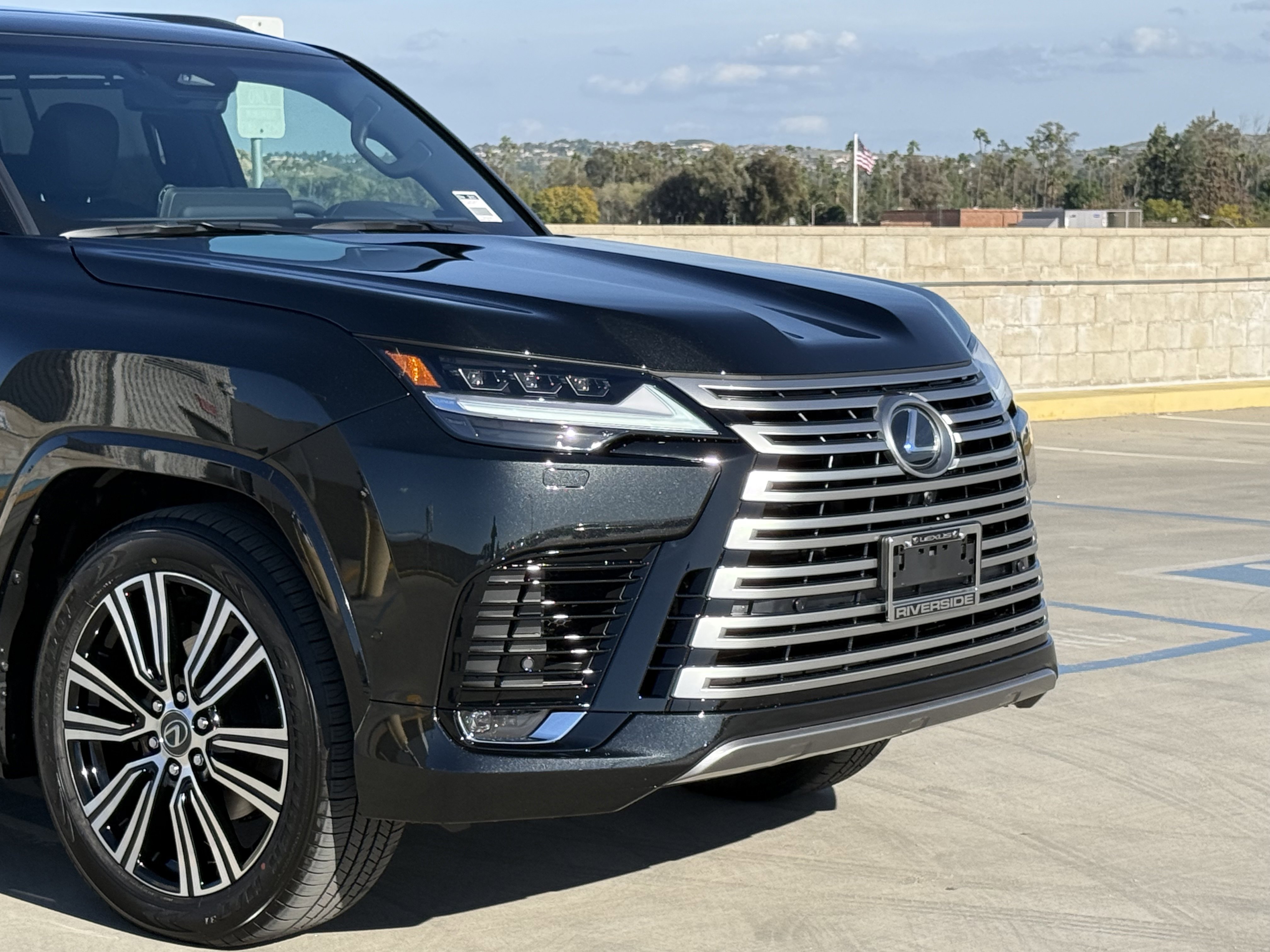 New 2026 Lexus LX 700h Luxury image 3
