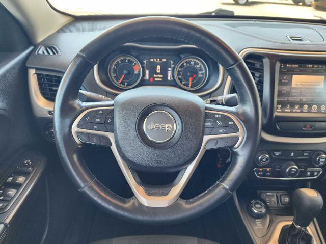 Used 2016 Jeep Cherokee Latitude w/ Cold Weather Group AWD/4WD image 20