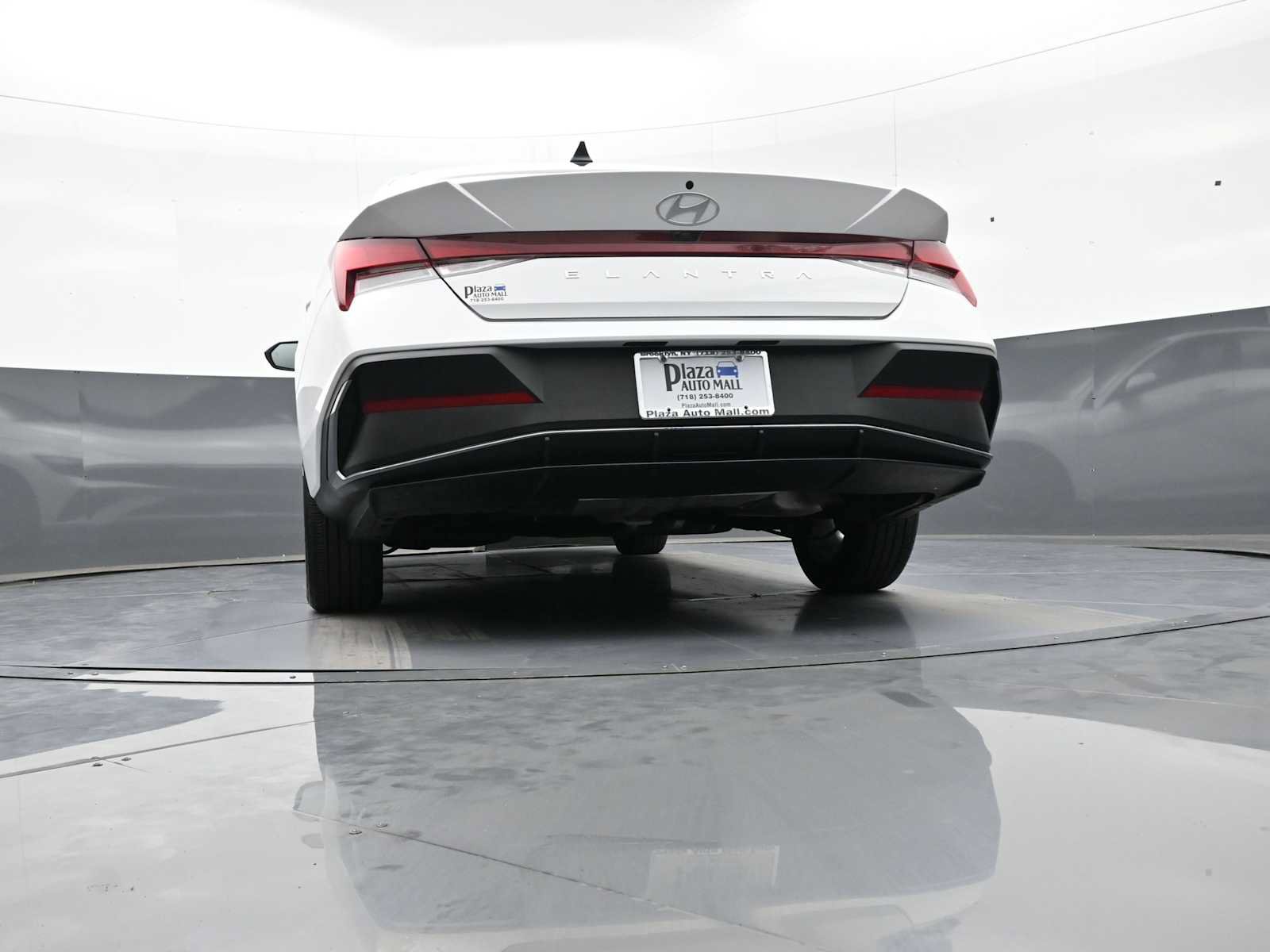 Certified 2024 Hyundai Elantra SEL FWD image 29