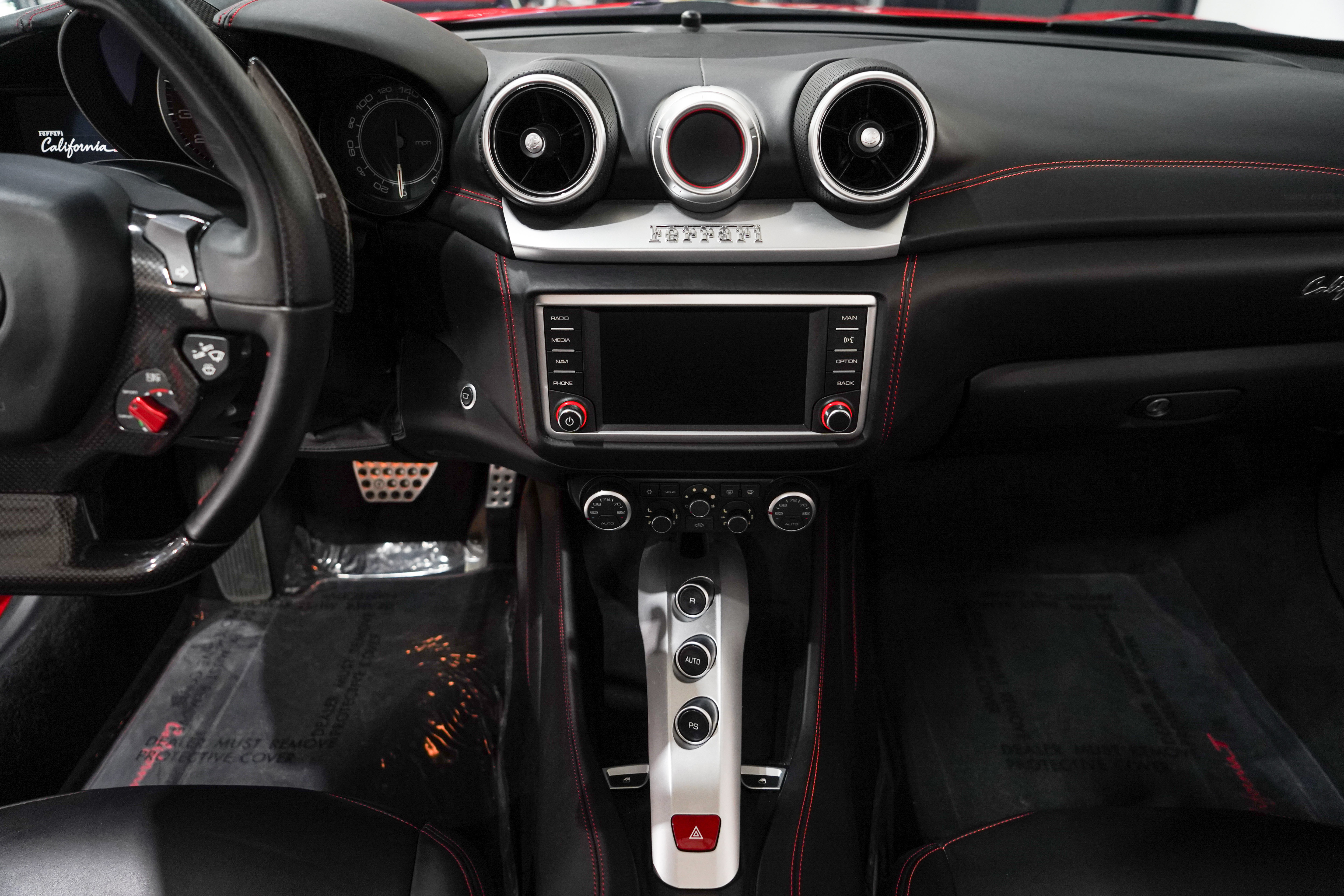 Used 2017 Ferrari California T RWD image 12