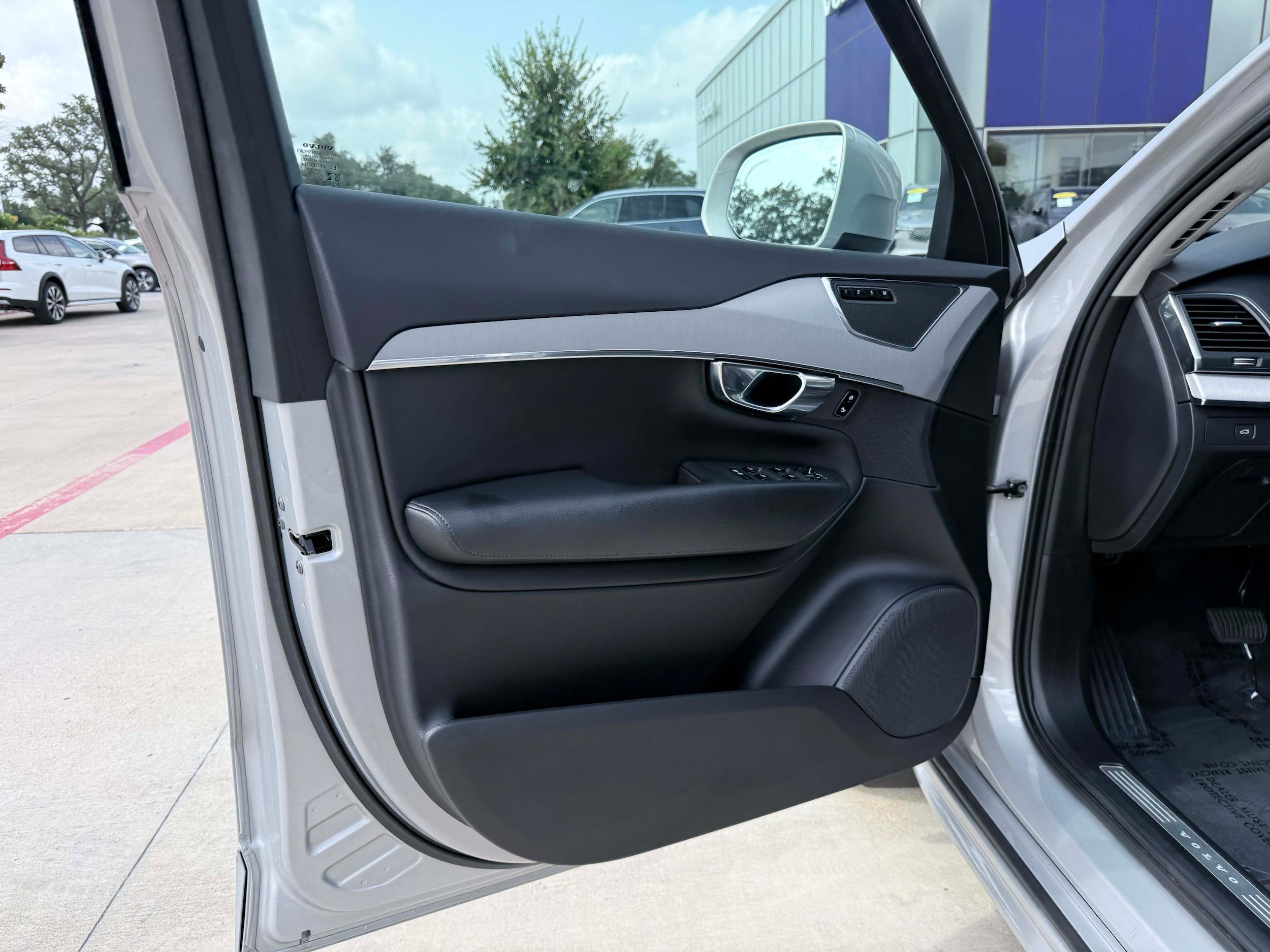 Certified 2023 Volvo XC90 B5 Core w/ Protection Package Premier AWD/4WD image 11