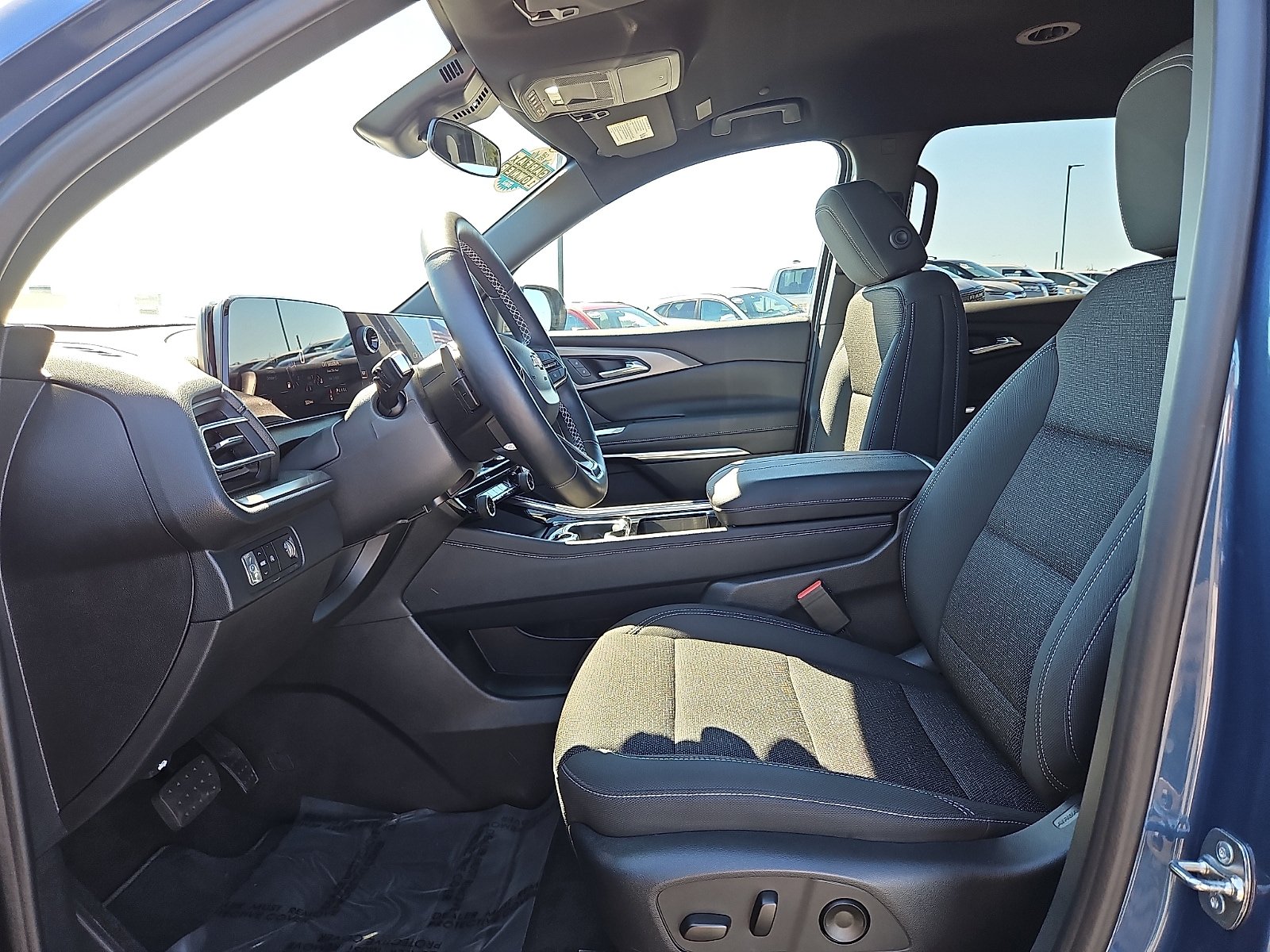 Used 2026 Chevrolet Traverse LT FWD image 13