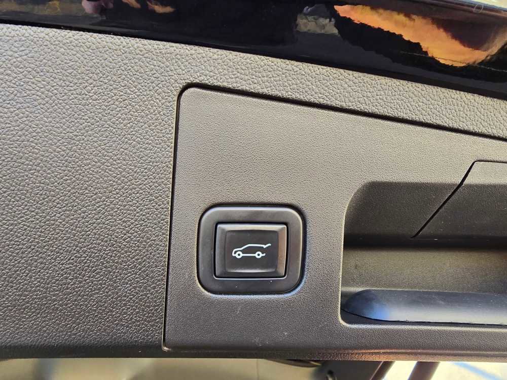 Used 2023 Cadillac XT4 Premium Luxury w/ Technology Package image 34