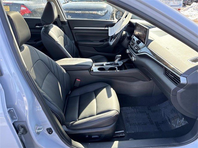 Used 2023 Nissan Altima 2.5 SR w/ SR Premium Package image 9
