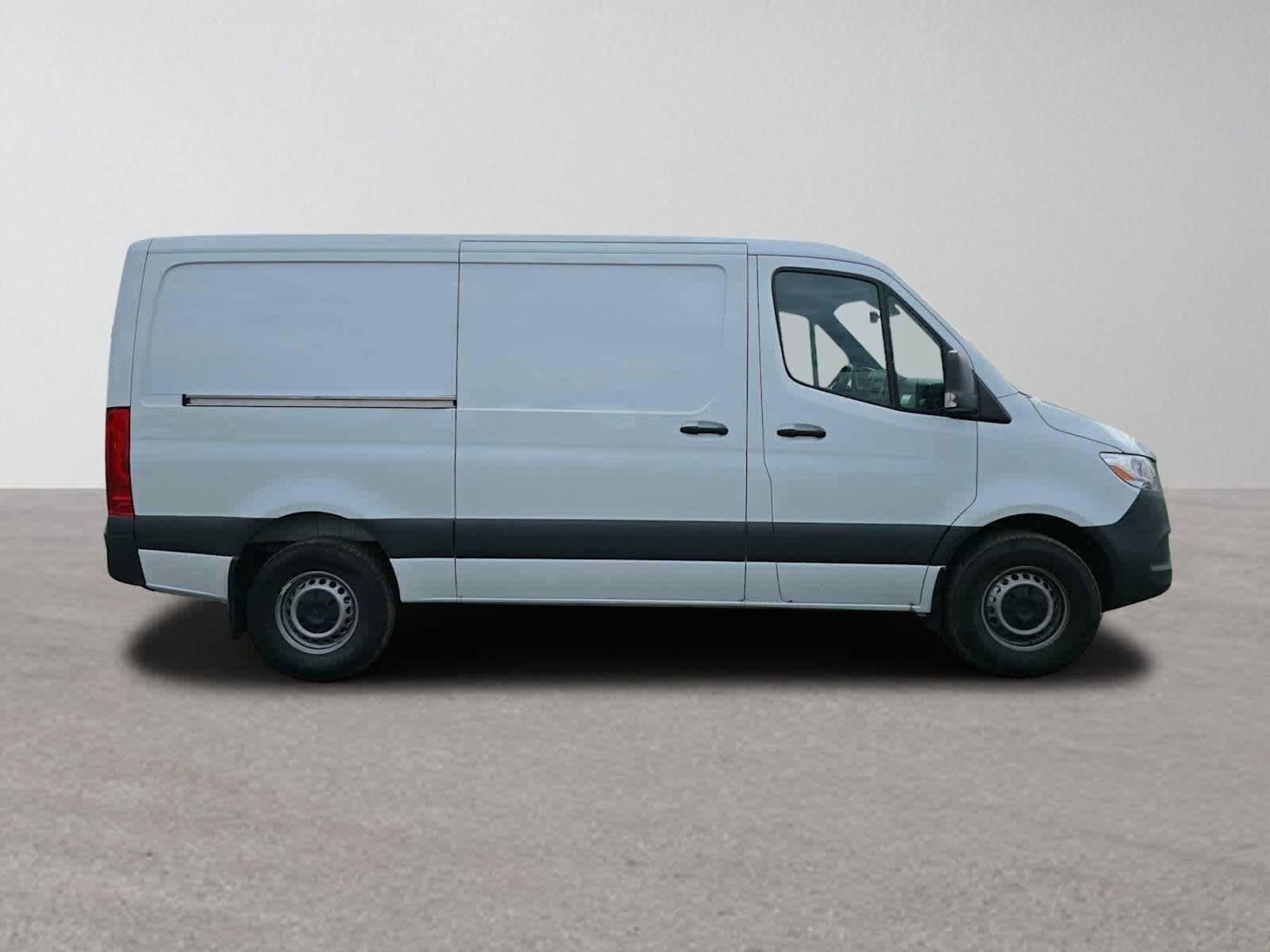 Used 2025 Mercedes-Benz Sprinter 2500 image 2