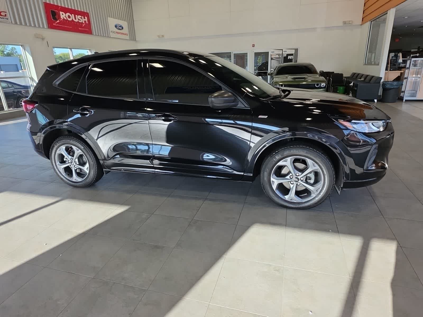 Used 2024 Ford Escape ST-Line w/ Tech Pack #1 AWD/4WD image 5