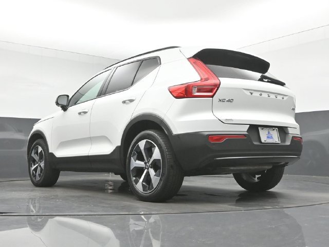 Used 2024 Volvo XC40 B5 Plus AWD/4WD image 38