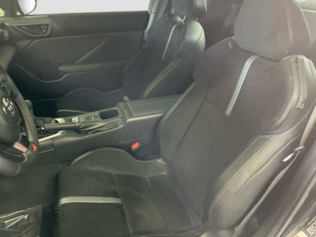 Used 2025 Toyota GR86 Premium w/ ALL Weather Mat Package (TMS) RWD image 20