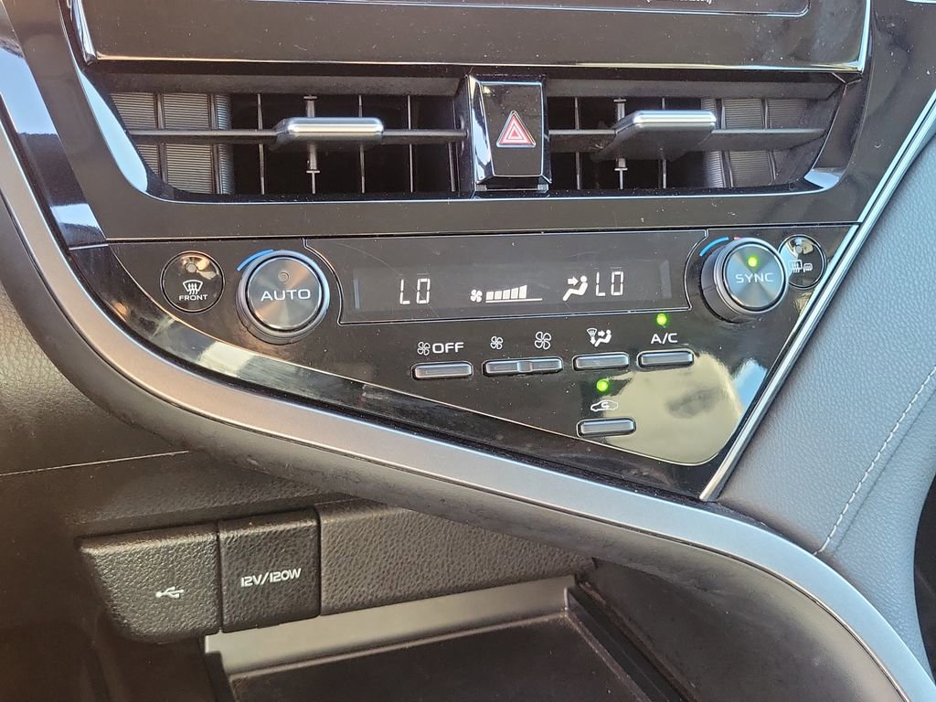 Used 2023 Toyota Camry SE image 10