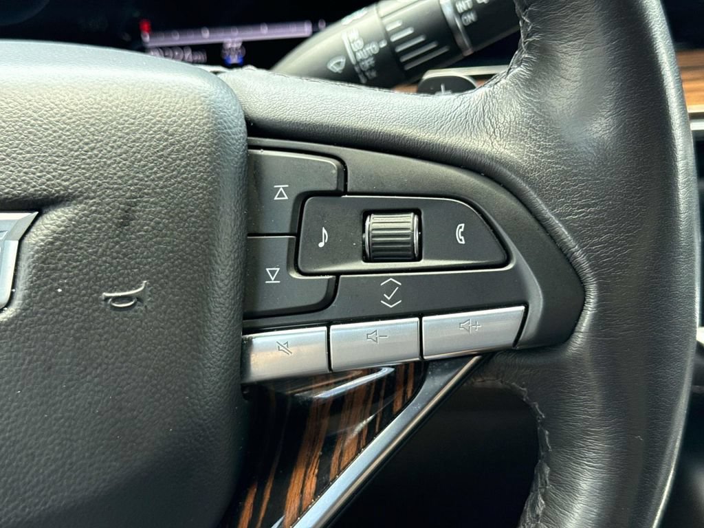 Used 2024 Cadillac Escalade ESV Premium Luxury AWD/4WD image 37