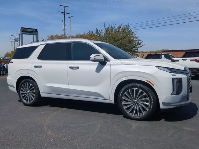 Used 2023 Hyundai Palisade Calligraphy FWD image 2