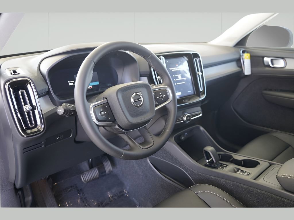 New 2025 Volvo XC40 B5 Core w/ Protection Package Premier AWD/4WD image 18