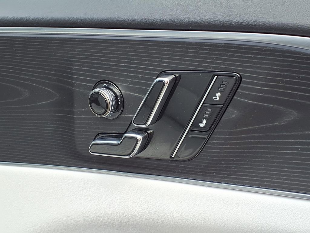 Used 2024 Cadillac Lyriq Luxury w/ LPO, Floor Liner Package AWD/4WD image 13