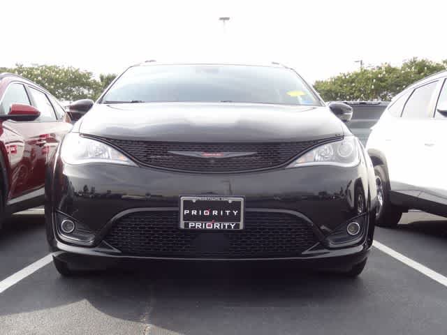 Used 2020 Chrysler Pacifica Limited w/ Quick Oder Package 2EV RED-S FWD image 2