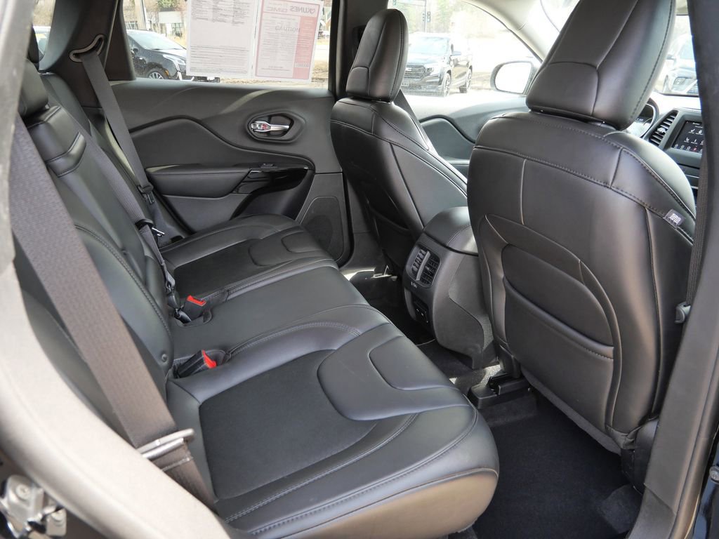 Used 2019 Jeep Cherokee Latitude Plus image 21