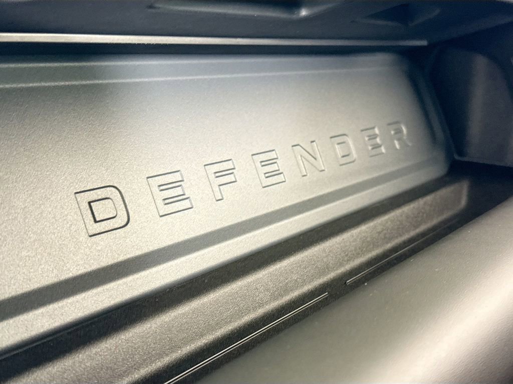 Used 2025 Land Rover Defender 110 S image 22