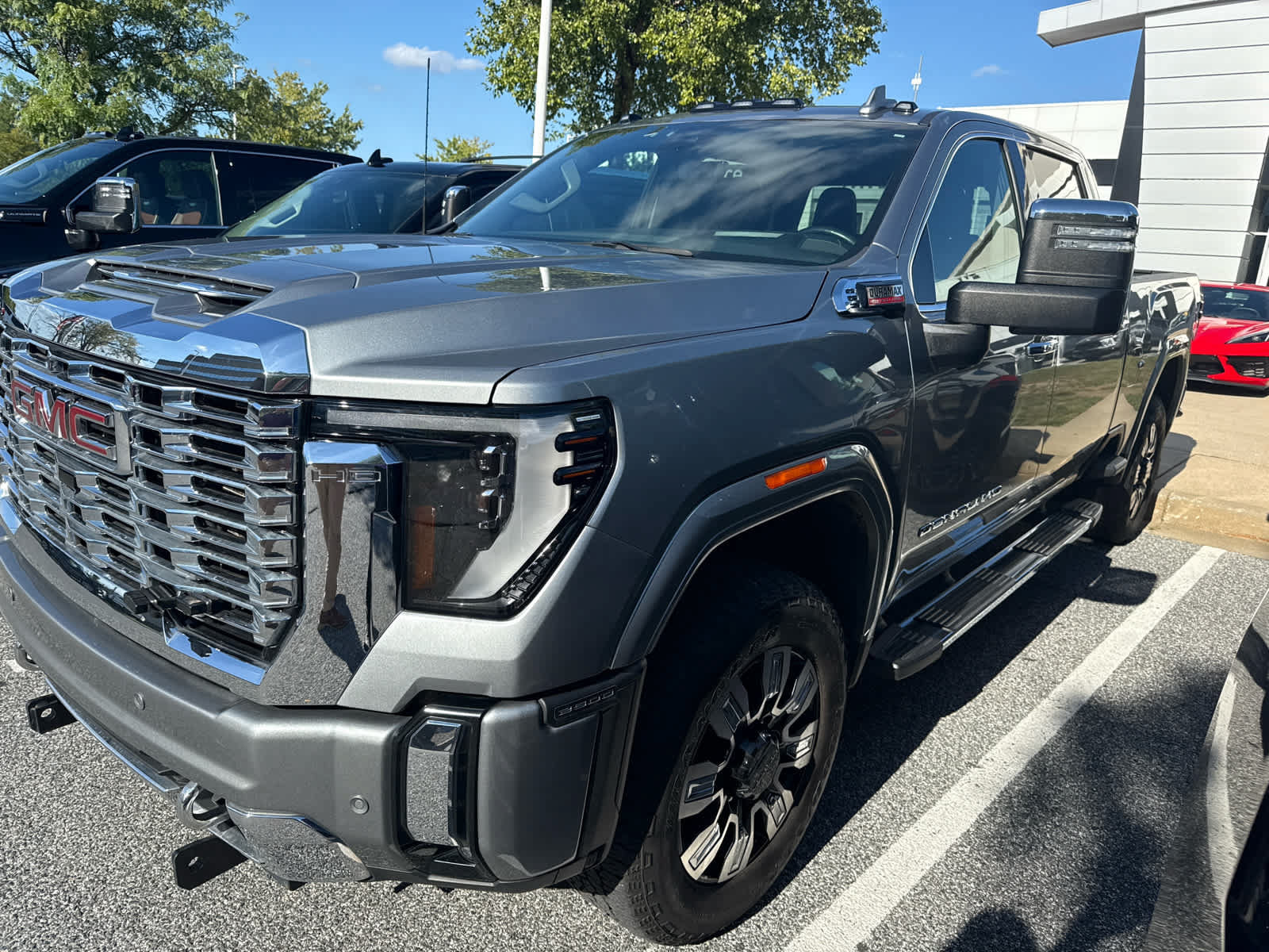 Used 2024 GMC Sierra 2500 Denali w/ Denali Reserve Package AWD/4WD image 2