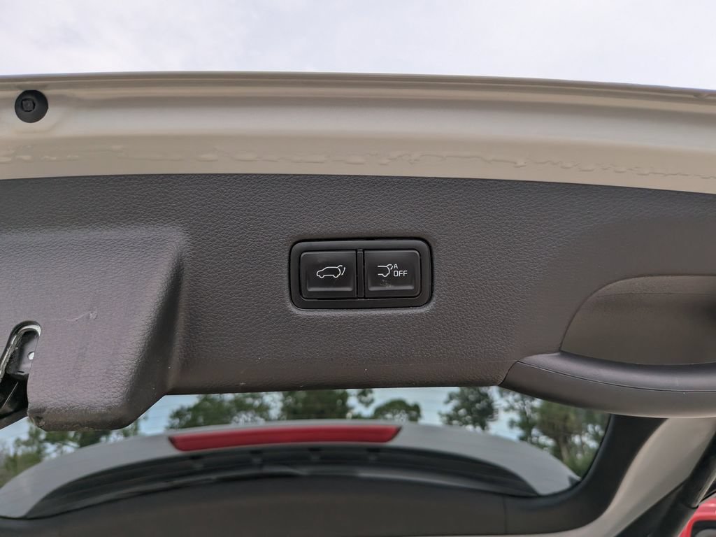 Used 2024 Kia Carnival EX FWD image 12