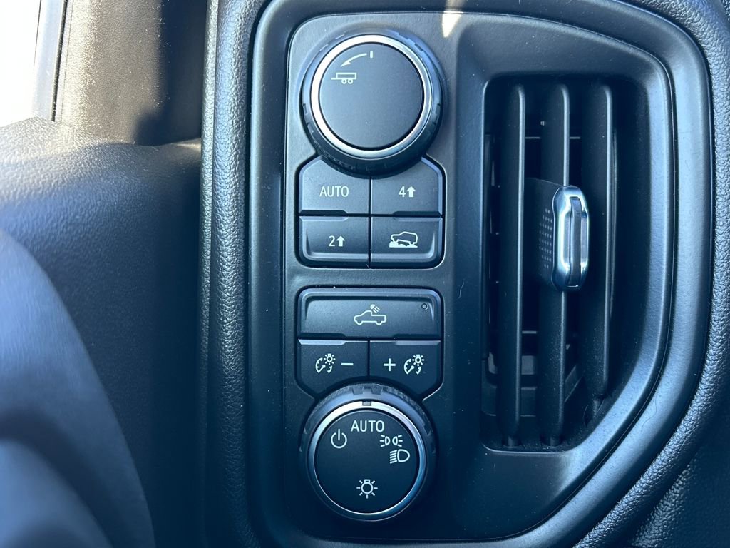 Used 2021 Chevrolet Silverado 1500 Custom image 12