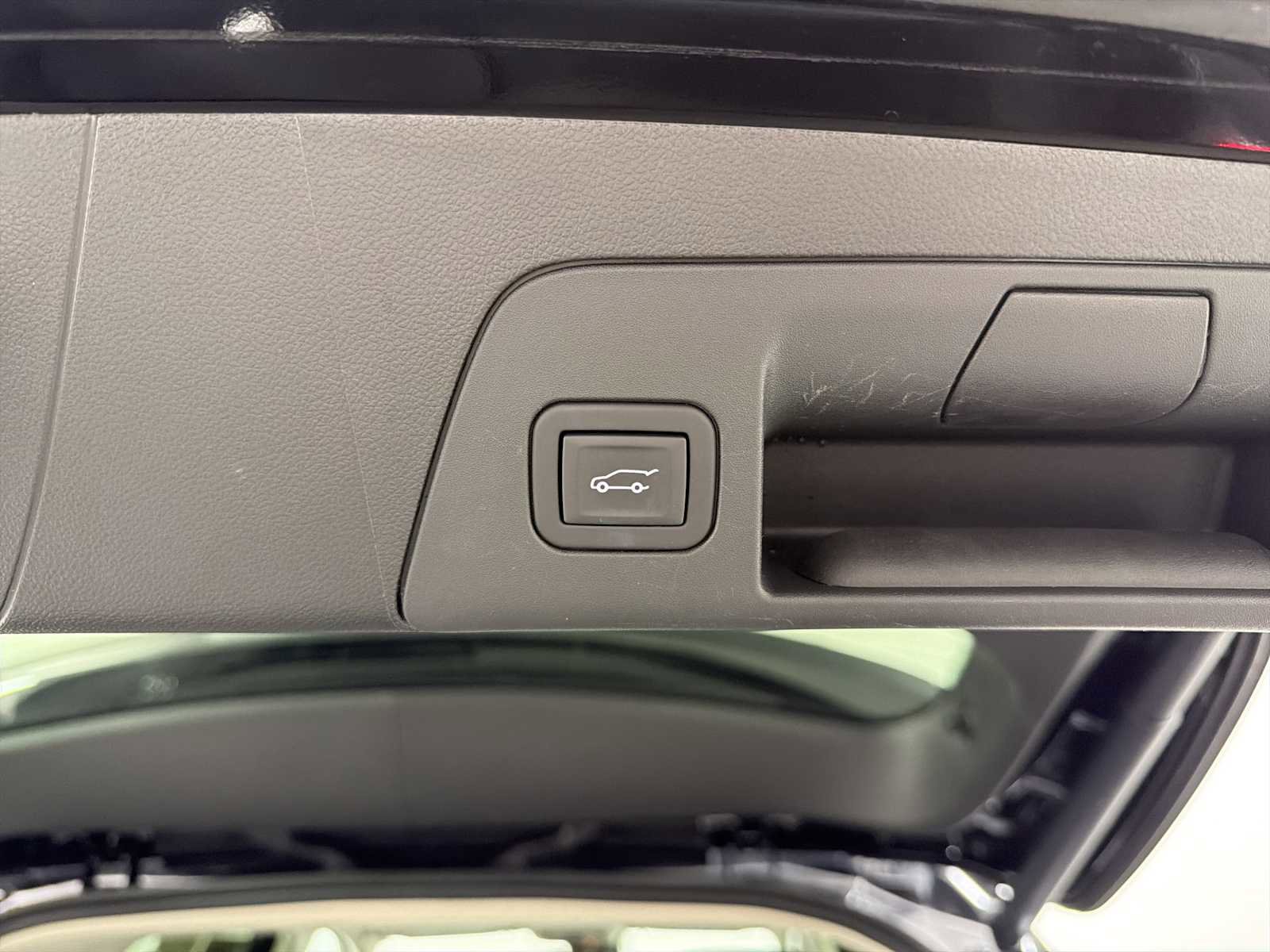 Used 2023 Buick Envision Essence w/ Sport Touring Package image 17