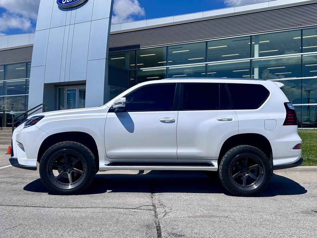 Used 2021 Lexus GX 460 Luxury w/ Sport Design Package AWD/4WD image 3