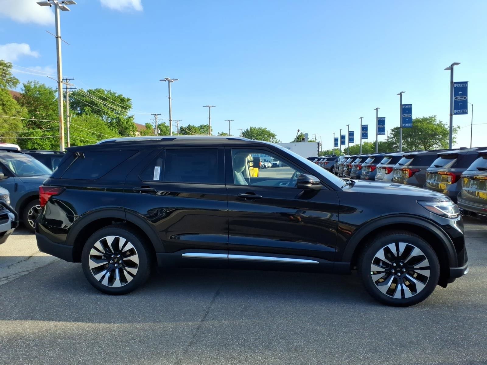 New 2026 Ford Explorer Platinum w/ LUX Leather Package AWD/4WD image 2