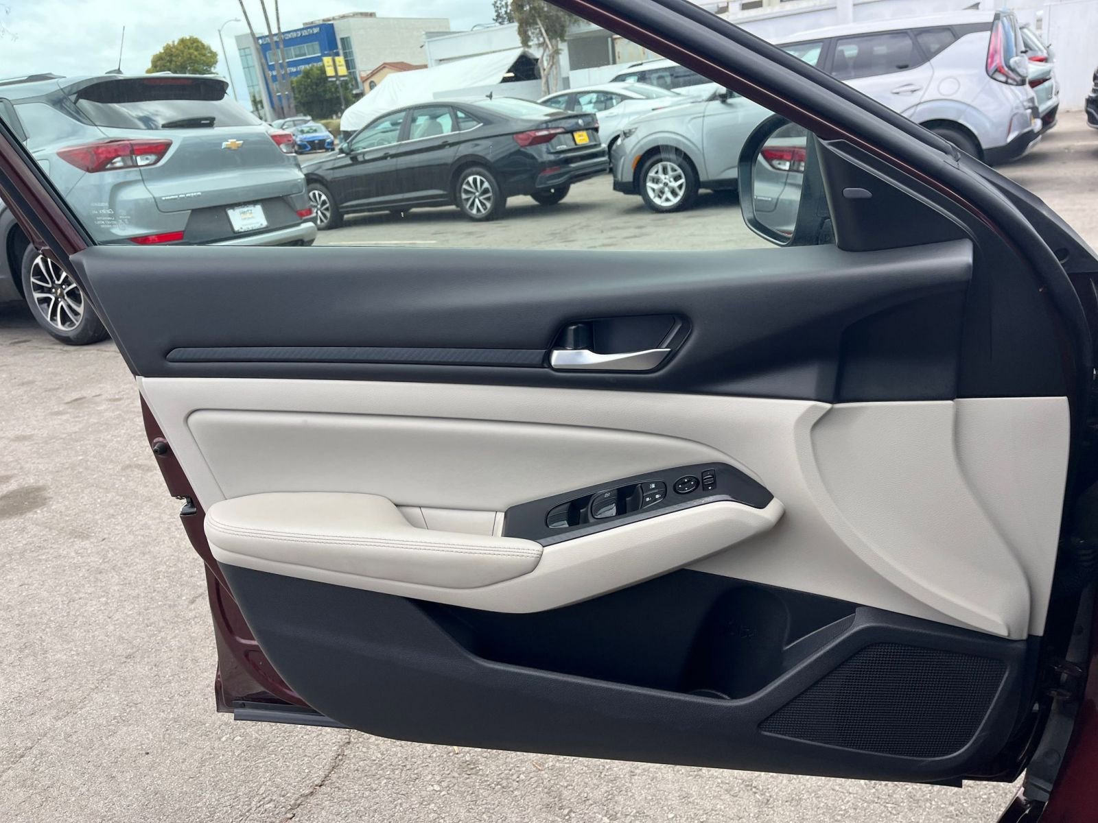 Used 2025 Nissan Altima 2.5 SV FWD image 18