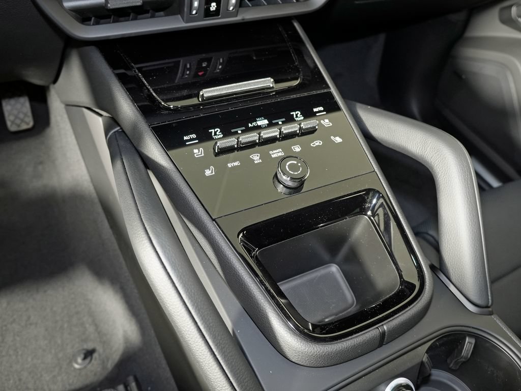 Certified 2026 Porsche Cayenne AWD/4WD image 32