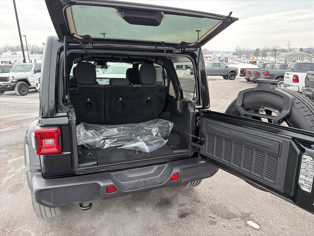 Certified 2025 Jeep Wrangler Unlimited Sahara image 18