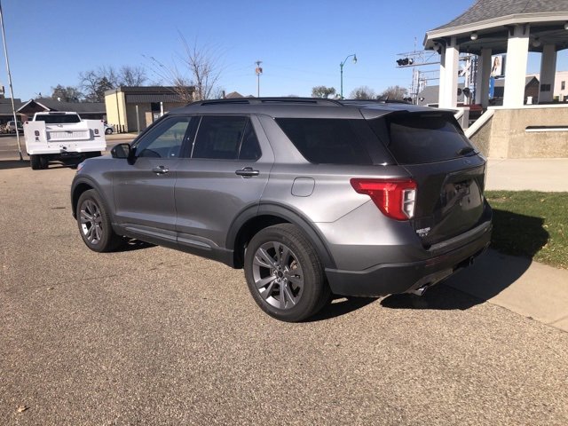 Used 2023 Ford Explorer XLT w/ Equipment Group 202A image 2