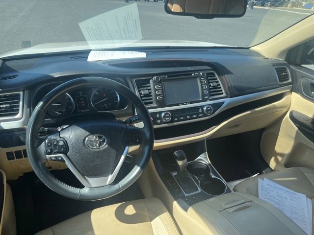 Used 2016 Toyota Highlander XLE image 12