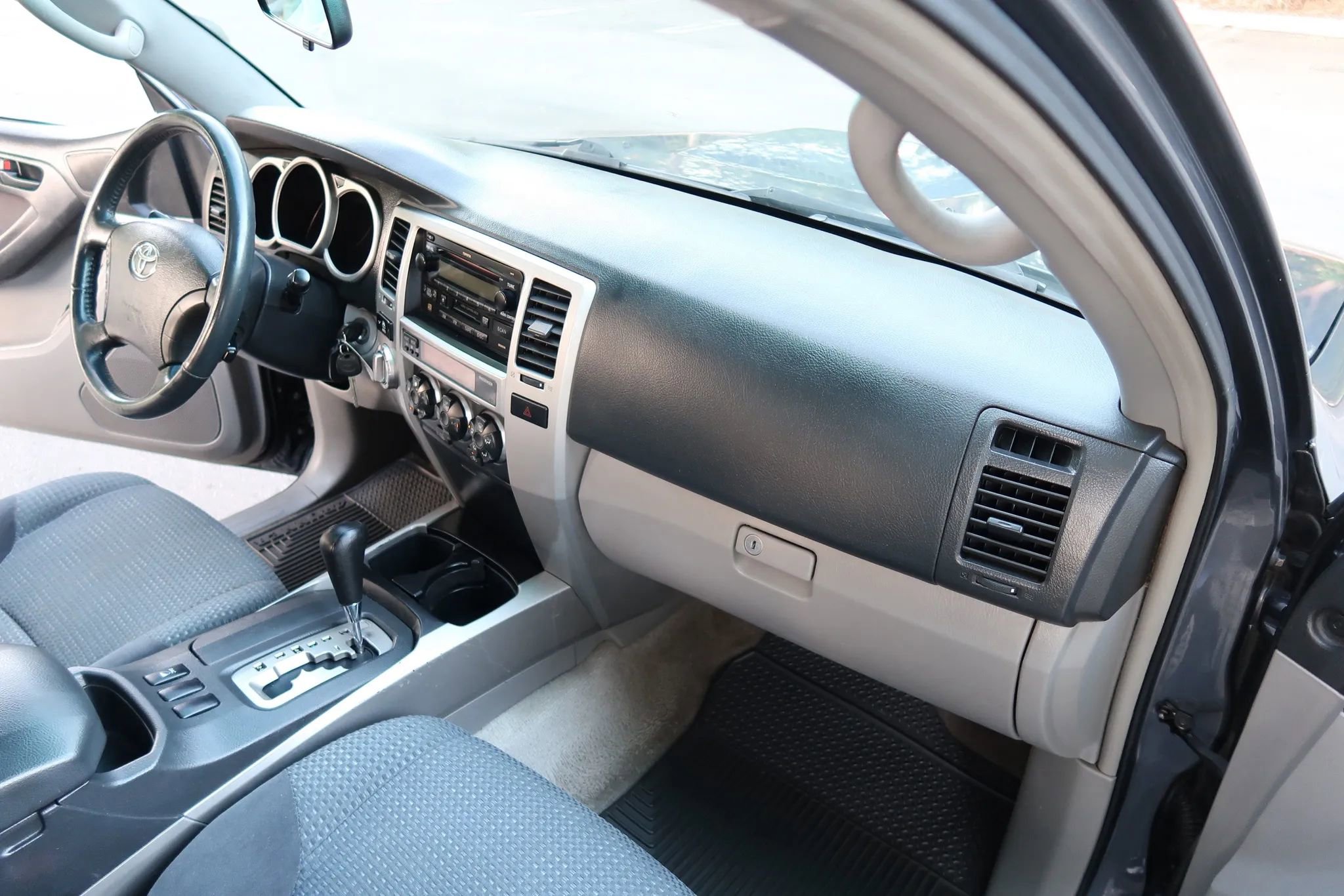 Used 2004 Toyota 4Runner Sport image 21