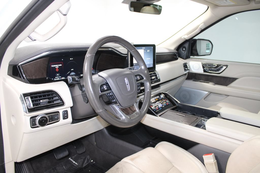Used 2020 Lincoln Navigator L Reserve w/ Luxury Package AWD/4WD image 25