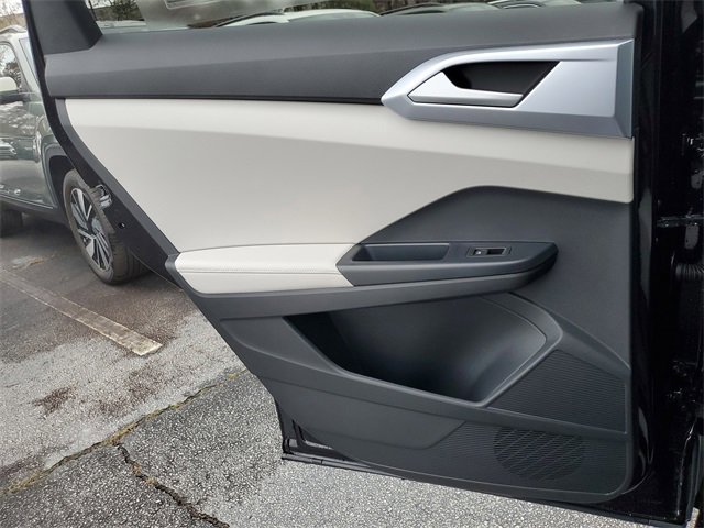 New 2026 Volkswagen Taos SE image 13