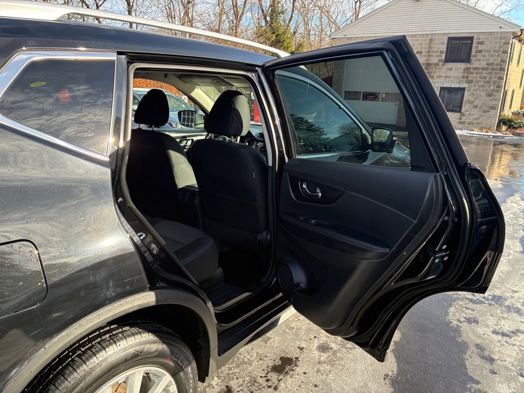 Used 2018 Nissan Rogue SV w/ Premium Package image 18