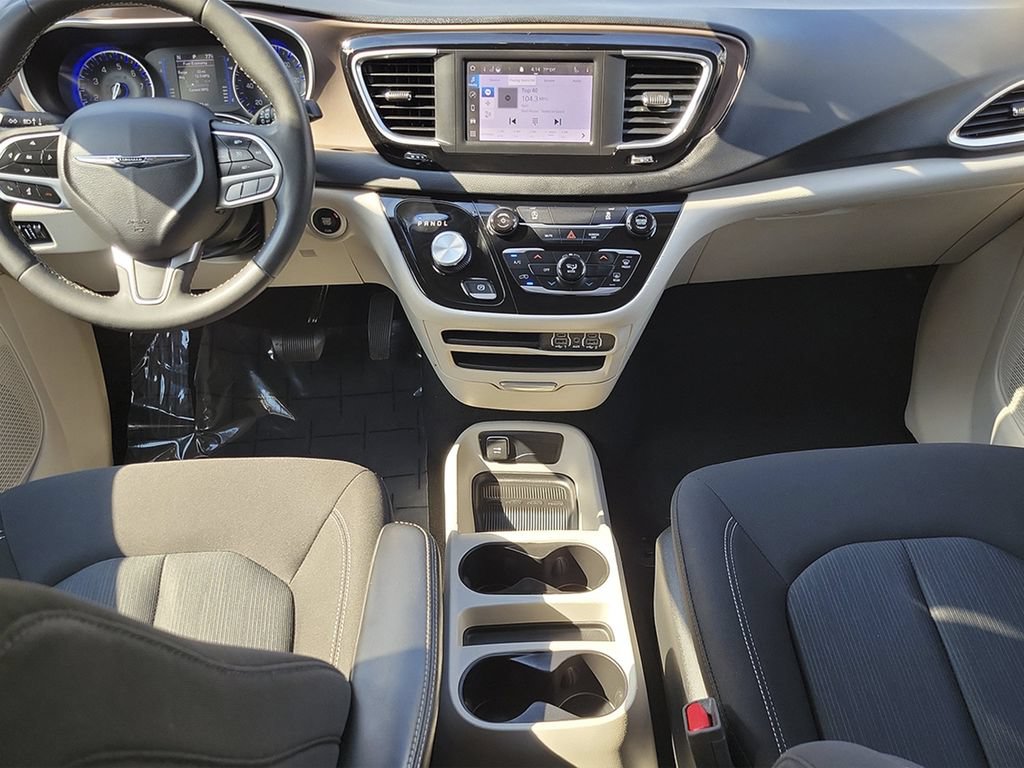 Used 2023 Chrysler Voyager LX FWD image 10