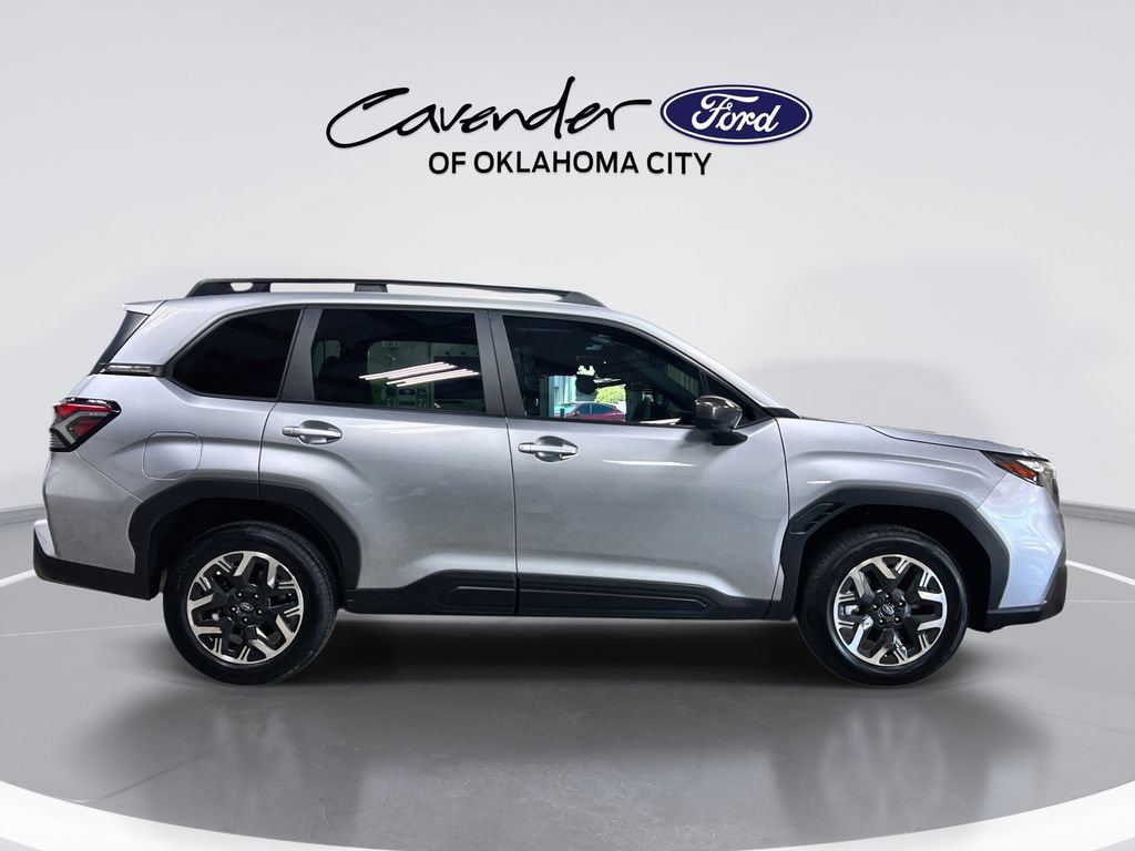 Used 2025 Subaru Forester Premium AWD/4WD image 9
