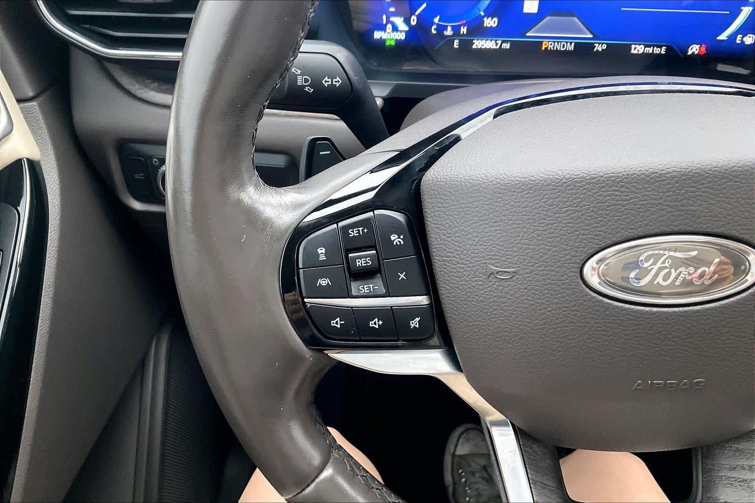 Used 2021 Ford Explorer Platinum w/ Premium Technology Package RWD image 23
