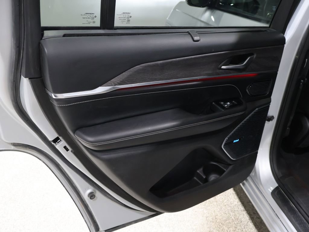 Used 2021 Jeep Grand Cherokee L Overland w/ Luxury Tech Group IV image 20