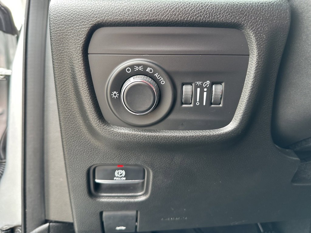 Used 2023 Jeep Grand Cherokee L Laredo image 31