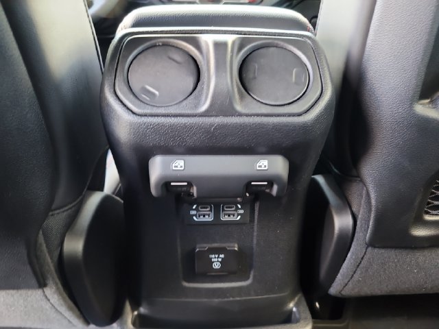Used 2025 Jeep Wrangler Unlimited Rubicon AWD/4WD image 16