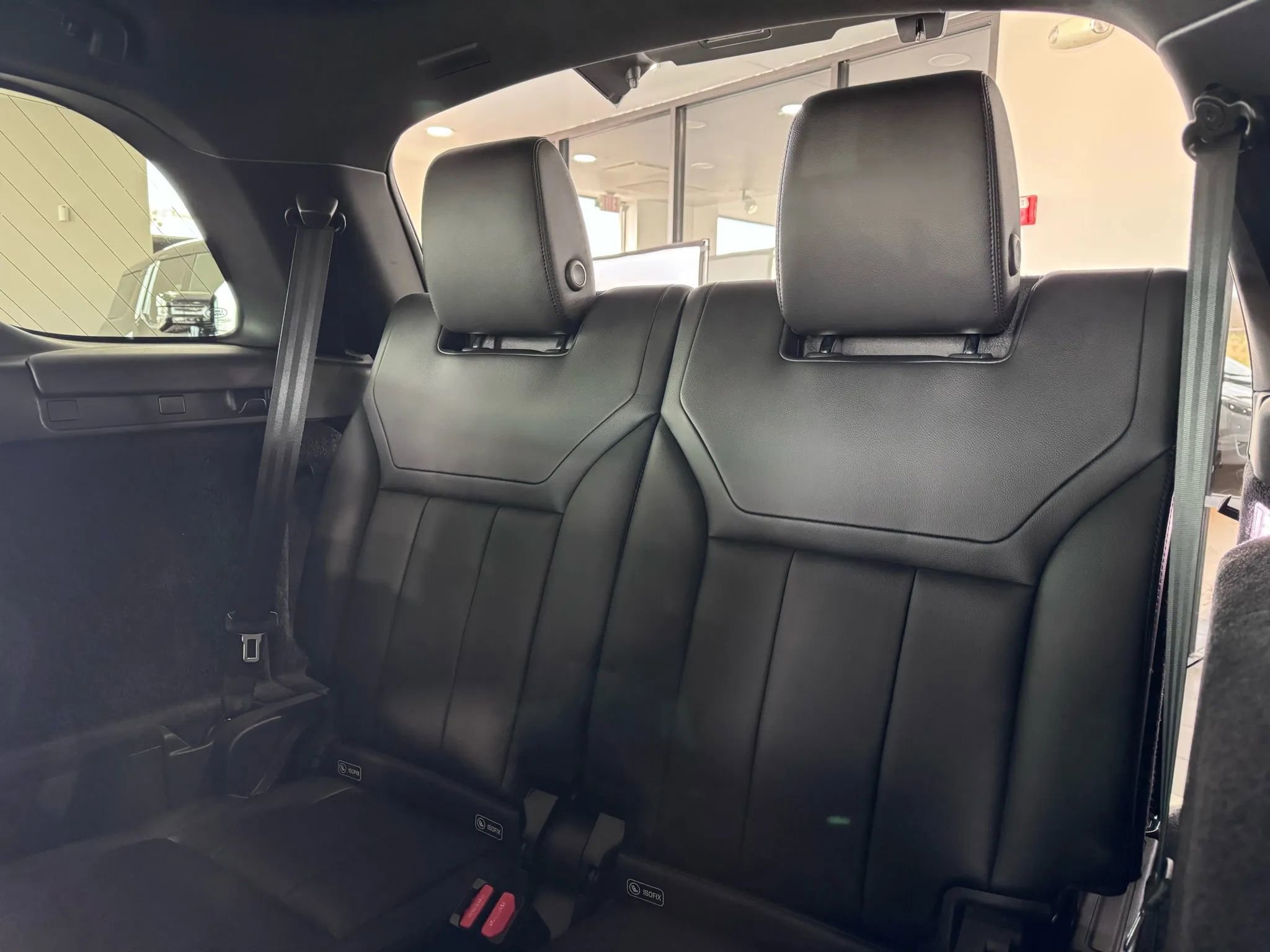 Used 2020 Land Rover Discovery Landmark AWD/4WD image 21