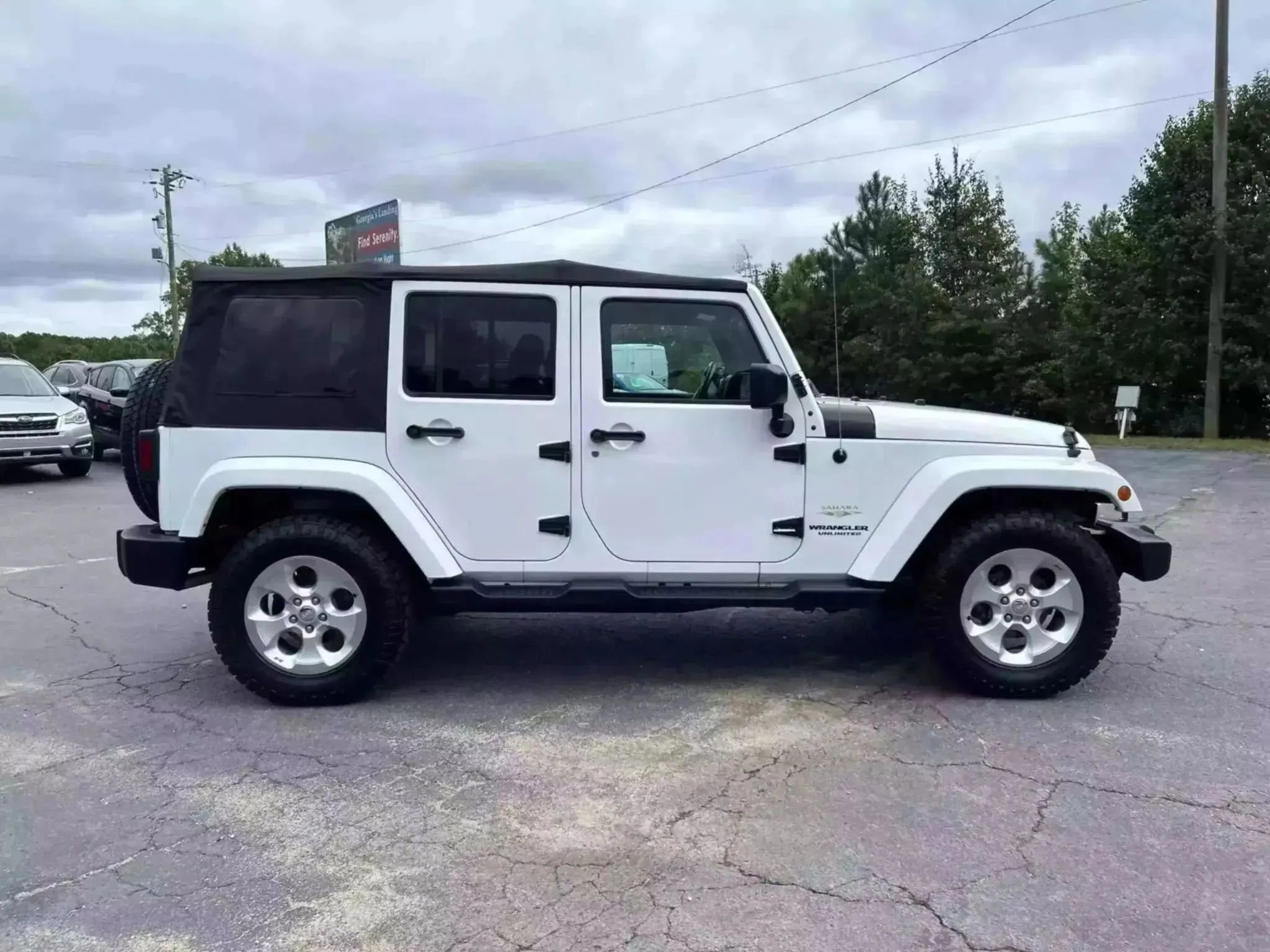 Used 2015 Jeep Wrangler Unlimited Sahara w/ Connectivity Group AWD/4WD image 5