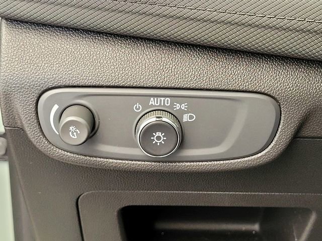 Used 2025 Chevrolet TrailBlazer LT w/ Convenience Package image 16