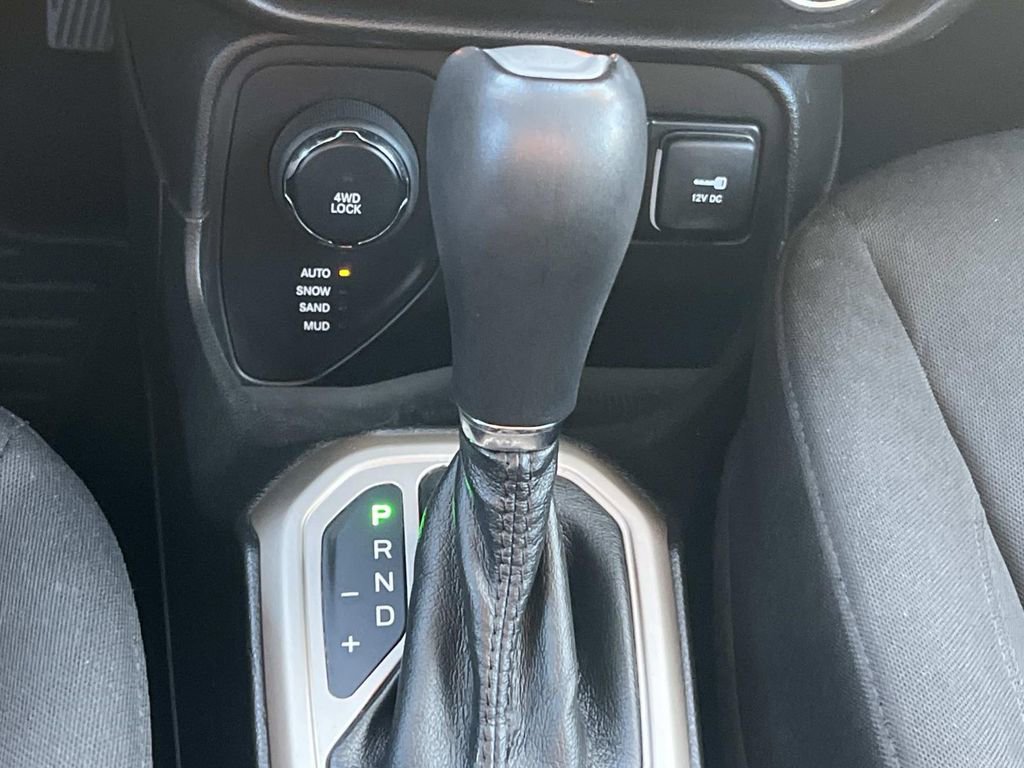 Used 2017 Jeep Renegade Latitude image 24