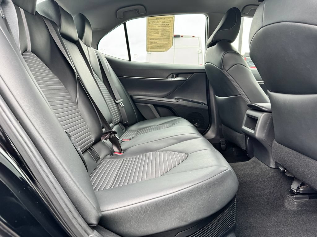 Used 2019 Toyota Camry SE FWD image 14