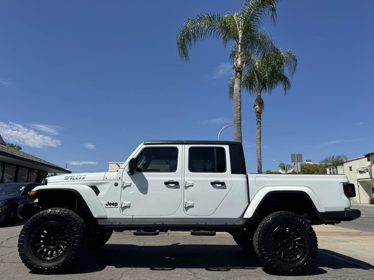 Used 2022 Jeep Gladiator Sport AWD/4WD image 2