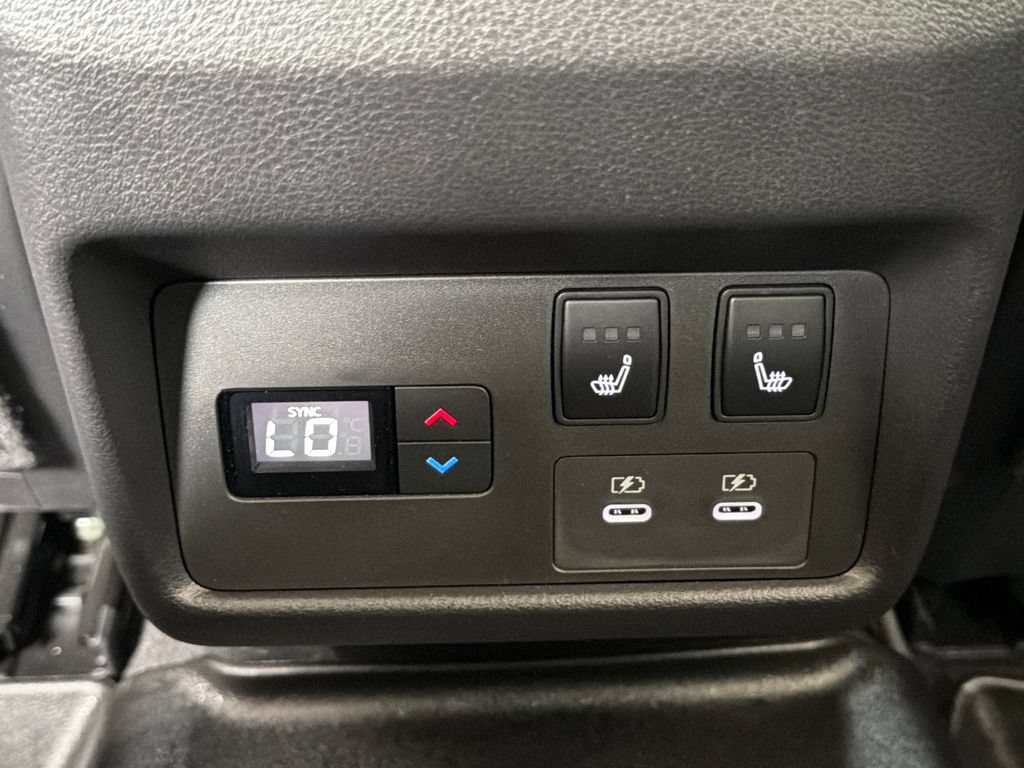 Used 2025 Nissan Rogue Platinum w/ Platinum Premium Package FWD image 10