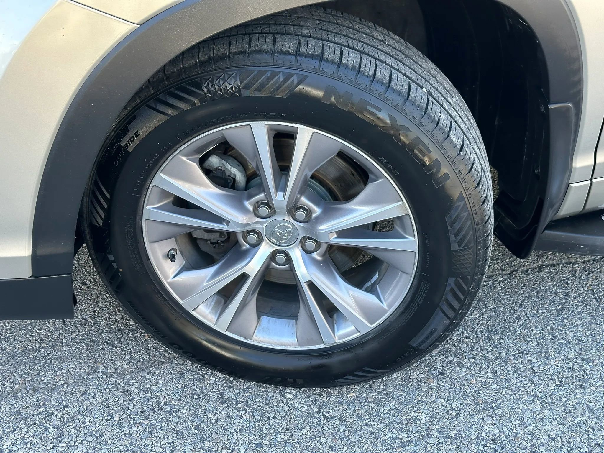 Used 2015 Toyota Highlander XLE image 40