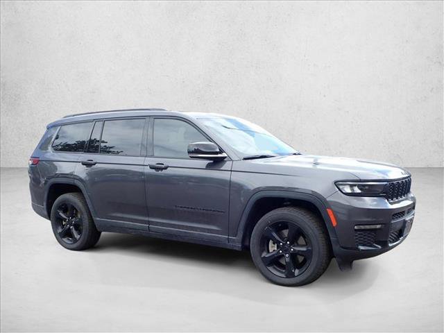 Used 2022 Jeep Grand Cherokee L Limited w/ Black Appearance Package AWD/4WD image 15